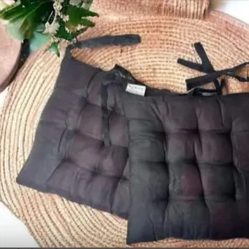 Kėdžių pagalvėlės: * 4 vnt.