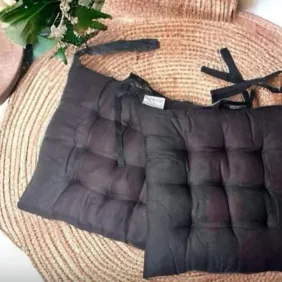 Kėdžių pagalvėlės: * 4 vnt.