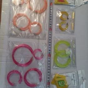 Auskarai plastikiniai spalvoti 12 porų