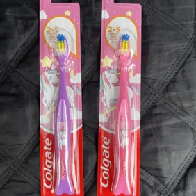 Colgate dantų šepetėliai su vienaragiu 2vnt