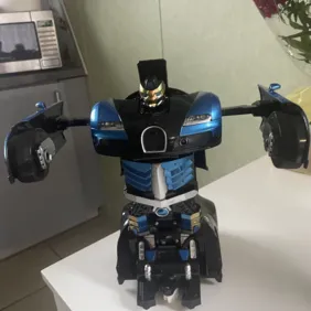 Transformeris su pultu naujas