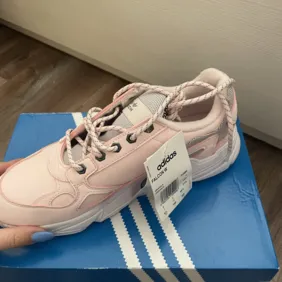 Adidas nauji, 40,5 dydis!