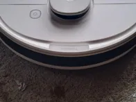 Robotas siurblis su defektu